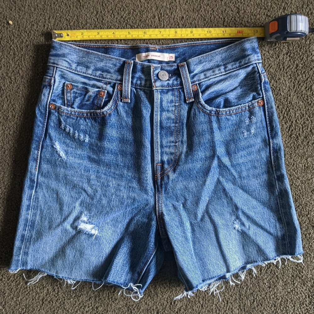 Levi Wedgie cut offs - Picture 7 of 8